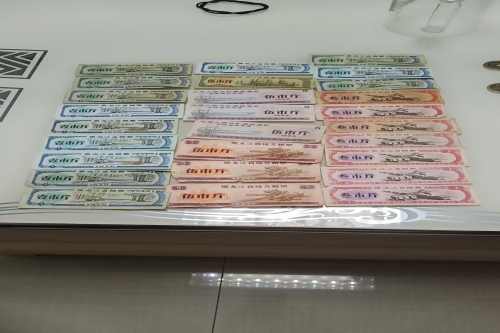 一位来自黑龙江省大庆市的孙老师，有一些藏品和很好的老物件，急需找到爱好的收藏家，有意者请联系我。目前藏友老师比较着急，只要您是真心诚意想要收藏，一切好商量。