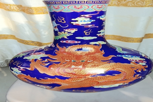 一位来自内蒙古呼和浩特市的夏老师，有一些藏品和老物件，急需出手，有意者联系，价格好商量。