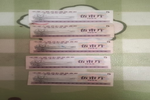 一位来自河南省偃师区的姚老师，有一些藏品和老物件，急需出手，有意者联系，价格好商量。