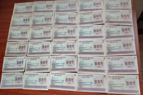 一位来自陕西省西安市的郑老师，有一些藏品和很好的老物件，急需找到爱好的收藏家，有意者请联系我。目前藏友老师比较着急，只要您是真心诚意想要收藏，一切好商量。