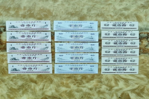 一位来自贵州省贵阳市的王老师，有一些藏品和很好的老物件，急需找到爱好的收藏家，有意者请联系我。目前藏友老师比较着急，只要您是真心诚意想要收藏，一切好商量。