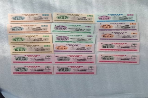 一位来自辽宁省沈阳市的王老师，有一些藏品和很好的老物件，急需找到爱好的收藏家，有意者请联系我。目前藏友老师比较着急，只要您是真心诚意想要收藏，一切好商量。