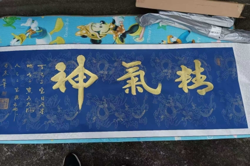 一位来自四川省成都市的刘老师，有一些藏品和很好的老物件，急需找到爱好的收藏家，有意者请联系我。目前藏友老师比较着急，只要您是真心诚意想要收藏，一切好商量。