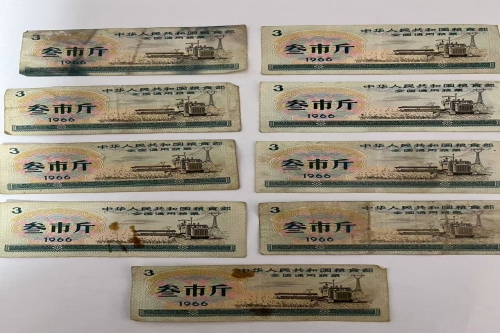 一位来自浙江省宁波市的俞老师，有一些藏品和很好的老物件，急需找到爱好的收藏家，有意者请联系我。目前藏友老师比较着急，只要您是真心诚意想要收藏，一切好商量。