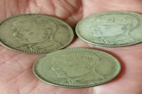 一位来自广东省湛江市的刘老师，有一些藏品和很好的老物件，急需找到爱好的收藏家，有意者请联系我。目前藏友老师比较着急，只要您是真心诚意想要收藏，一切好商量。