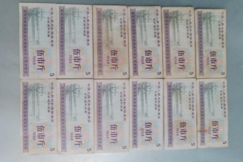 一位来自湖北省天门市的彭老师，有一些藏品和很好的老物件，急需找到爱好的收藏家，有意者请联系我。目前藏友老师比较着急，只要您是真心诚意想要收藏，一切好商量。