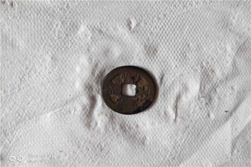 一位来自山东省潍坊市的李老师，有一些藏品和很好的老物件，急需找到爱好的收藏家，有意者请联系我。目前藏友老师比较着急，只要您是真心诚意想要收藏，一切好商量。