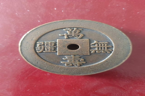 一位来自山东省枣庄市的孙老师，有一些藏品和很好的老物件，急需找到爱好的收藏家，有意者请联系我。目前藏友老师比较着急，只要您是真心诚意想要收藏，一切好商量。