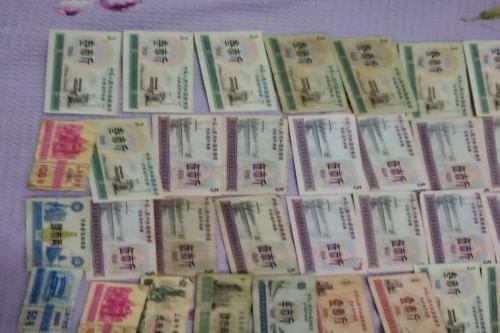 一位来自浙江省衢州市的王老师，有一些藏品和很好的老物件，急需找到爱好的收藏家，有意者请联系我。目前藏友老师比较着急，只要您是真心诚意想要收藏，一切好商量。