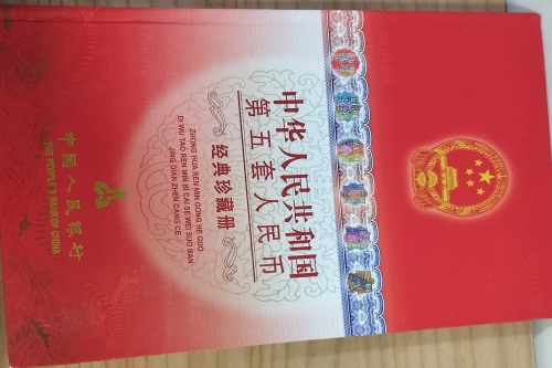 一位来住广东省茂名市的莫老师，有一些藏品和老物件，急需出手，有意者联系，价格好商量。