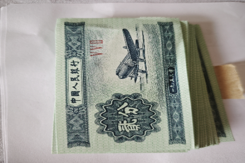一位来自秦皇岛市海港区的王老师，有一些藏品和很好的老物件，急需找到爱好的收藏家，有意者请联系我。目前藏友老师比较着急，只要您是真心诚意想要收藏，一切好商量。