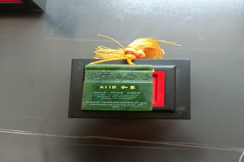 一位来自山西省长治市的张老师，有一些藏品和很好的老物件，急需找到爱好的收藏家，有意者请联系我。目前藏友老师比较着急，只要您是真心诚意想要收藏，一切好商量。