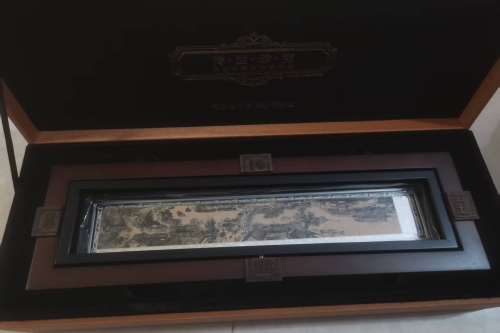 一位来自新疆乌鲁木齐的毛老师，有一些藏品和老物件，急需出手，有意者联系，价格好商量。