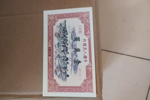 一位来自山东省潍坊市的郭老师，有一些藏品和老物件，急需出手，有意者联系，价格好商量。