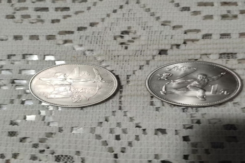 一位来自北京的唐老师，有一些藏品和老物件，急需出手，有意者联系，价格好商量。