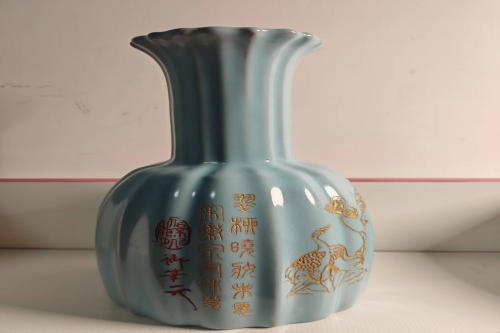 一位来自江苏省南京市的刘老师，有一些藏品和很好的老物件，急需找到爱好的收藏家，有意者请联系我。目前藏友老师比较着急，只要您是真心诚意想要收藏，一切好商量。