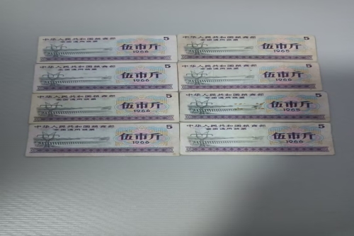 一位来自江苏省扬州市的赵老师，有一些藏品和很好的老物件，急需找到爱好的收藏家，有意者请联系我。目前藏友老师比较着急，只要您是真心诚意想要收藏，一切好商量。