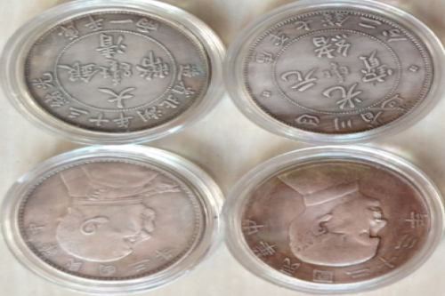 一位来自陕西省的马老师，有一些藏品和老物件，急需出手，有意者联系，价格好商量。