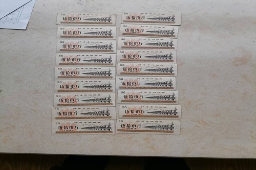 一位来自安微省蚌埠市的杨老师，有一些藏品和很好的老物件，急需找到爱好的收藏家，有意者请联系我。目前藏友老师比较着急，只要您是真心诚意想要收藏，一切好商量。