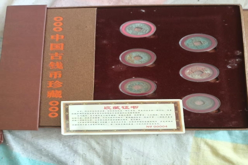 一位来自海南省儋州市的文老师，有一些藏品和很好的老物件，急需找到爱好的收藏家，有意者请联系我。目前藏友老师比较着急，只要您是真心诚意想要收藏，一切好商量。