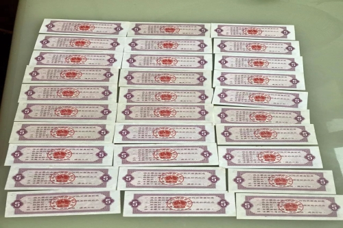 一位来住辽宁省沈阳市的孙老师，有一些藏品和老物件，急需出手，有意者联系，价格好商量。