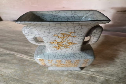 一位来自安徽省的黄老师，有一些藏品和很好的老物件，急需找到爱好的收藏家，有意者请联系我。目前藏友老师比较着急，只要您是真心诚意想要收藏，一切好商量。