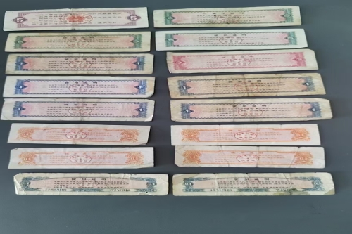 一位来自黑龙江省大庆市的范老师，有一些藏品和很好的老物件，急需找到爱好的收藏家，有意者请联系我。目前藏友老师比较着急，只要您是真心诚意想要收藏，一切好商量。