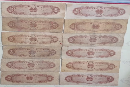 一位来自湖南省长沙市的罗老师，有一些藏品和很好的老物件，急需找到爱好的收藏家，有意者请联系我。目前藏友老师比较着急，只要您是真心诚意想要收藏，一切好商量。