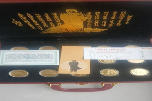 一位来自福建省福州市的王老师，有一些藏品和很好的老物件，急需找到爱好的收藏家，有意者请联系我。目前藏友老师比较着急，只要您是真心诚意想要收藏，一切好商量。