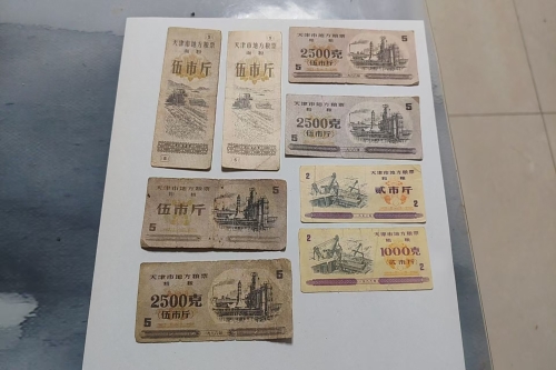 一位来自河北省廊坊市的韩老师，有一些藏品和老物件，急需出手，有意者联系，价格好商量。