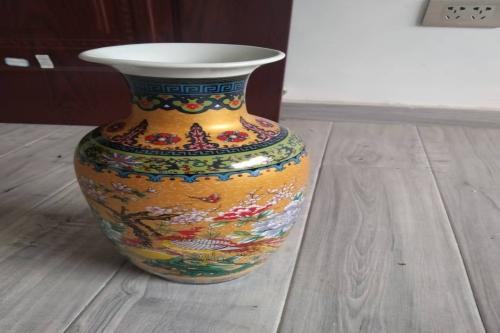 一位来自浙江省丽水市的舒老师，有一些藏品和很好的老物件，急需找到爱好的收藏家，有意者请联系我。目前藏友老师比较着急，只要您是真心诚意想要收藏，一切好商量。