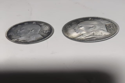 一位来自安徽省阜阳市的桑老师，有一些藏品和很好的老物件，急需找到爱好的收藏家，有意者请联系我。目前藏友老师比较着急，只要您是真心诚意想要收藏，一切好商量。