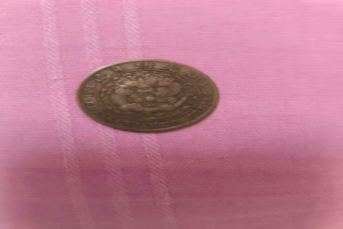 一位来自甘肃省武威市的唐老师，有一些藏品和老物件，急需出手，有意者联系，价格好商量。