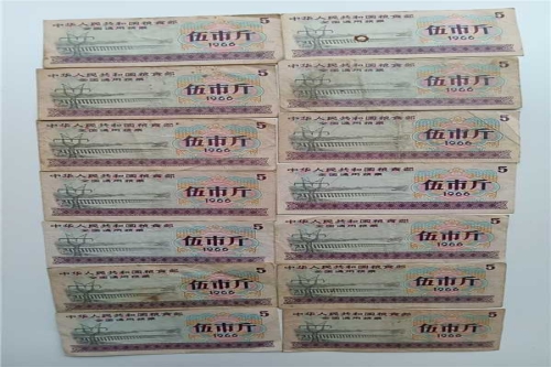 一位来自广西柳州市的毛老师，有一些藏品和很好的老物件，急需找到爱好的收藏家，有意者请联系我。目前藏友老师比较着急，只要您是真心诚意想要收藏，一切好商量。