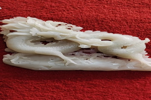 一位来自江苏省连云港市的苏老师，有一些藏品和老物件，急需出手，有意者联系，价格好商量。