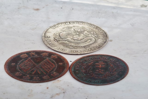 一位来自广东省的郝老师，有一些藏品和很好的老物件，急需找到爱好的收藏家，有意者请联系我。目前藏友老师比较着急，只要您是真心诚意想要收藏，一切好商量。