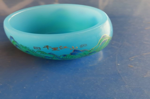 一位来自广东省湛江市的刘老师，有一些藏品和很好的老物件，急需找到爱好的收藏家，有意者请联系我。目前藏友老师比较着急，只要您是真心诚意想要收藏，一切好商量。