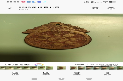 一位来自浙江省杭州市的吕老师，有一些藏品和很好的老物件，急需找到爱好的收藏家，有意者请联系我。目前藏友老师比较着急，只要您是真心诚意想要收藏，一切好商量。