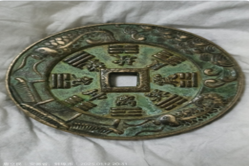 一位来自安徽省蚌埠市的唐老师，有一些藏品和很好的老物件，急需找到爱好的收藏家，有意者请联系我。目前藏友老师比较着急，只要您是真心诚意想要收藏，一切好商量。