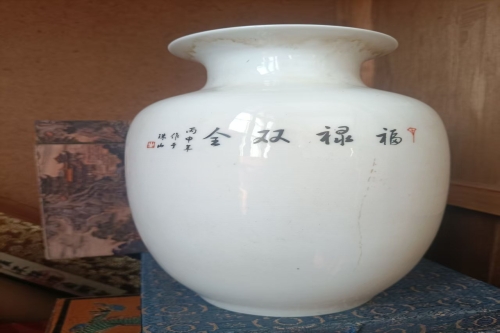 一位来自湖北省省武汉市市的叶老师，有一些藏品和很好的老物件，急需找到爱好的收藏家，有意者请联系我。目前藏友老师比较着急，只要您是真心诚意想要收藏，一切好商量。