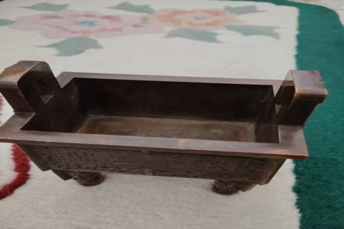 一位来自内蒙赤峰市的程老师，有一些藏品和很好的老物件，急需找到爱好的收藏家，有意者请联系我。目前藏友老师比较着急，只要您是真心诚意想要收藏，一切好商量。