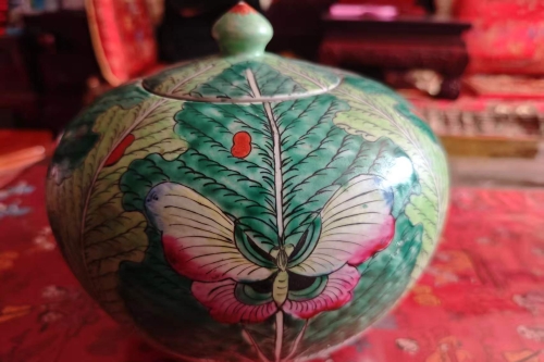 一位来自北京市的王老师，有一些藏品和很好的老物件，急需找到爱好的收藏家，有意者请联系我。目前藏友老师比较着急，只要您是真心诚意想要收藏，一切好商量。