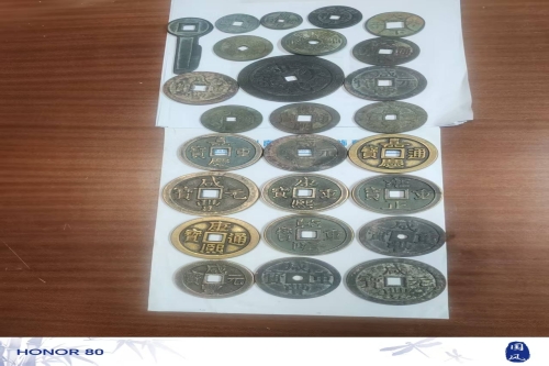 一位来自广东省梅州市的朱老师，有一些藏品和很好的老物件，急需找到爱好的收藏家，有意者请联系我。目前藏友老师比较着急，只要您是真心诚意想要收藏，一切好商量。