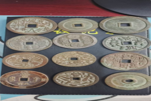 一位来自江西省景德镇市的周老师，有一些藏品和很好的老物件，急需找到爱好的收藏家，有意者请联系我。目前藏友老师比较着急，只要您是真心诚意想要收藏，一切好商量。