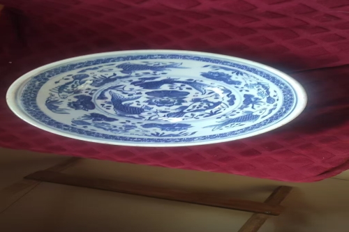 一位来自杭州市上城区的俞老师，有一些藏品和老物件，急需出手，有意者联系，价格好商量。