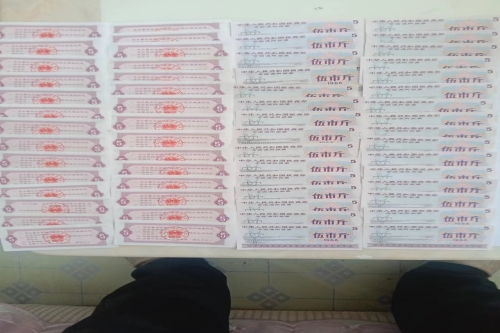 一位来自内蒙呼伦贝尔市鄂温克族自治旗大雁镇的芦老师，有一些藏品和很好的老物件，急需找到爱好的收藏家，有意者请联系我。目前藏友老师比较着急，只要您是真心诚意想要收藏，一切好商量。