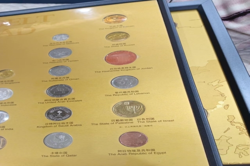 一位来自宁夏回族自治区固原市的白老师，有一些藏品和很好的老物件，急需找到爱好的收藏家，有意者请联系我。目前藏友老师比较着急，只要您是真心诚意想要收藏，一切好商量。