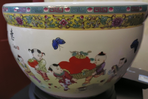 一位来北京市丰台区的刘老师，有一些藏品和老物件，急需出手，有意者联系，价格好商量。👍