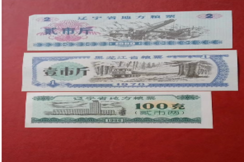 一位来自广东省广州市的李老师，有一些藏品和老物件，急需出手，有意者联系，价格好商量。