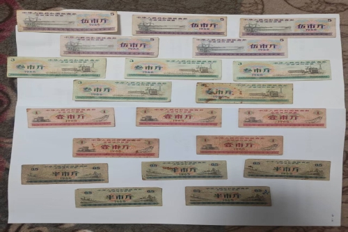 一位来自安徽省芜湖市的王老师，有一些藏品和很好的老物件，急需找到爱好的收藏家，有意者请联系我。目前藏友老师比较着急，只要您是真心诚意想要收藏，一切好商量。